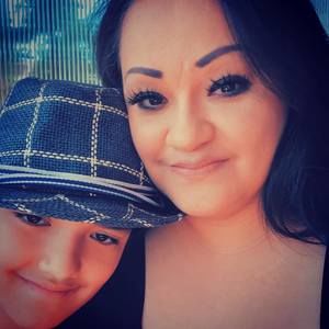 Meet your Posher, Mona